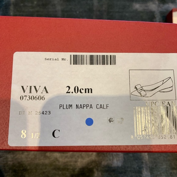 Viva 25mm pointed-toe pumps from SALVATORE FERRAGAMO. - Picture 12 of 12